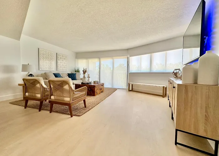 Coastal Chic Getaway Modern 2 Bed 2 Bath Condo In Key Largo, Marina Pool Pickleball