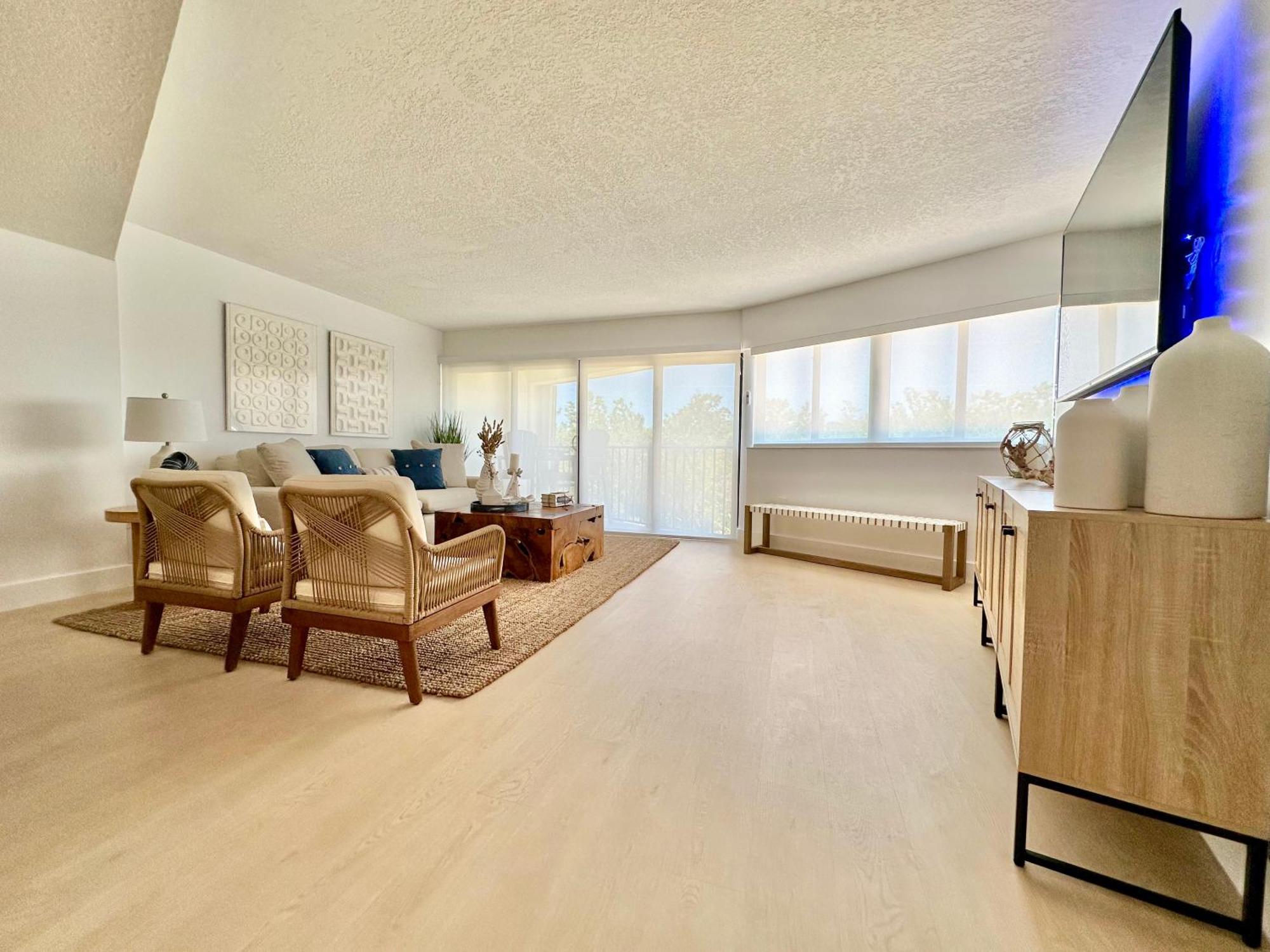 Coastal Chic Getaway Modern 2 Bed 2 Bath In Key Largo, Marina Pool Pickleball Apartment